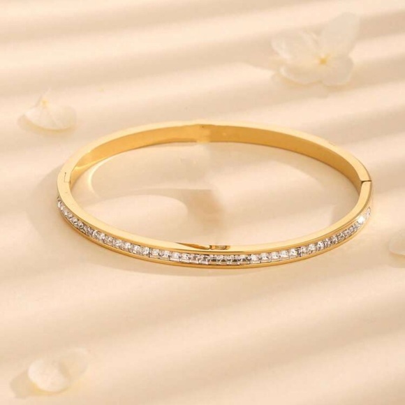 Elegant Gold Bangle Bracelet with Crystals